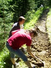 Carina und Christian bei Wegsanierung zur Echowand (Foto v. Florian Schmidlechner)